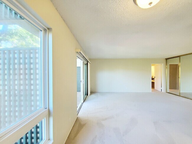 Foto del edificio - Serene Woodlake 1 bedroom home