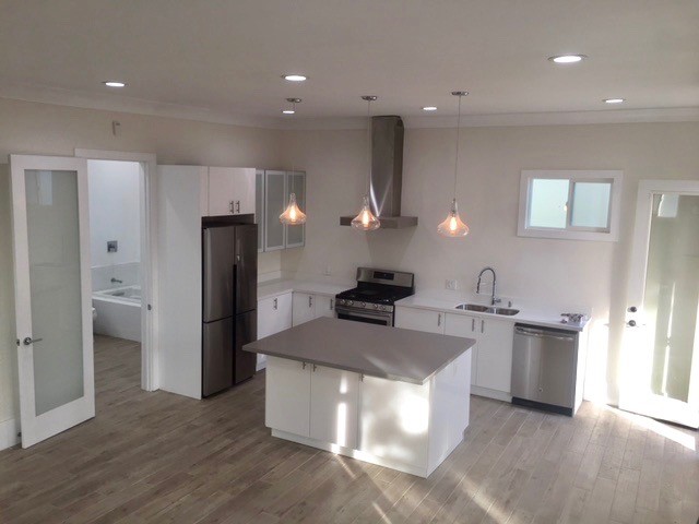 Living room open plan to kitchen - 1429 Post Ave