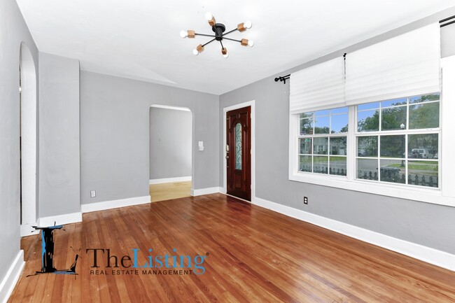 Foto del edificio - 1300 E Kaley St