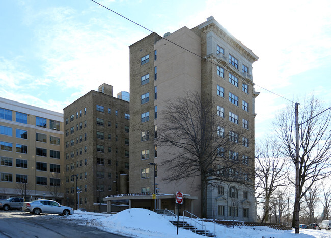 Foto del edificio - University Tower Senior Apartments