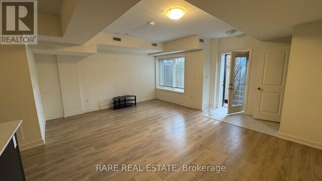 Photo du bâtiment - 56 Elizabeth St S