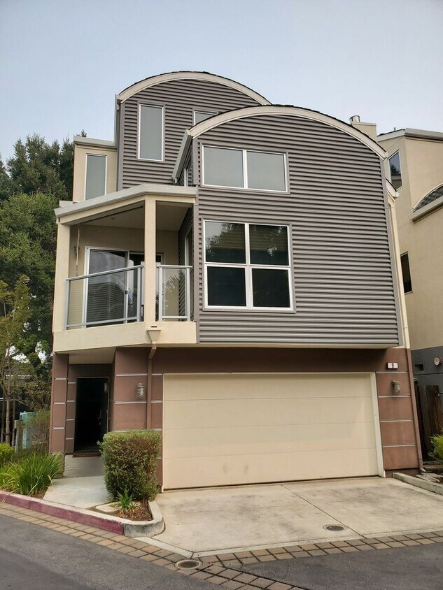 Primary Photo - 3 br, 3 bath House - 9 Heritage Place