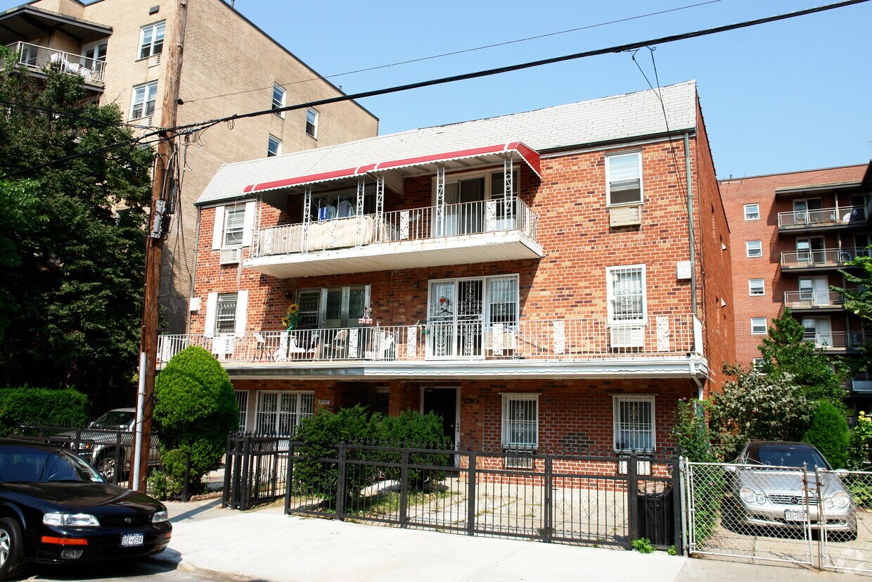 Building Photo - 14347-14349 38th Ave