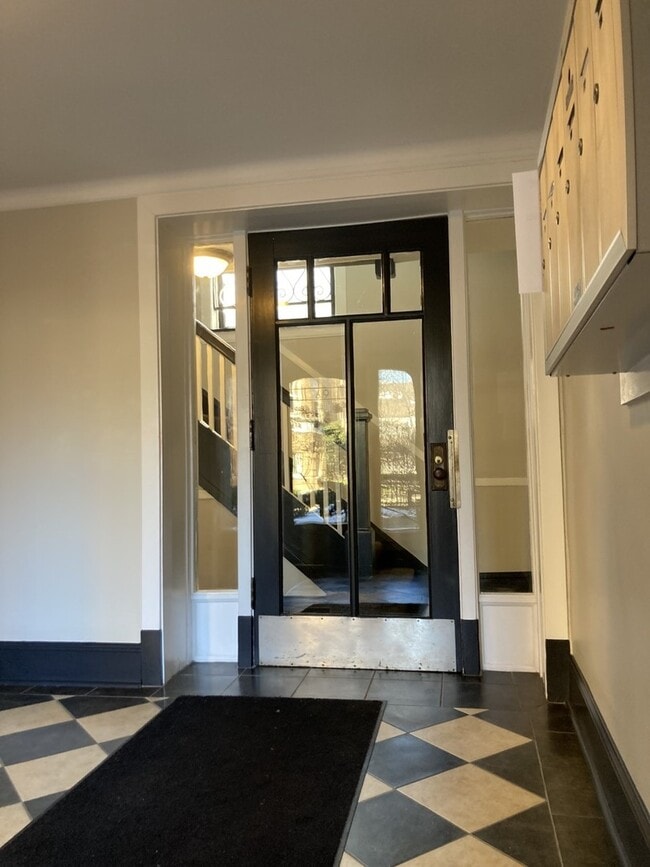 Building Photo - 619 Washington Blvd