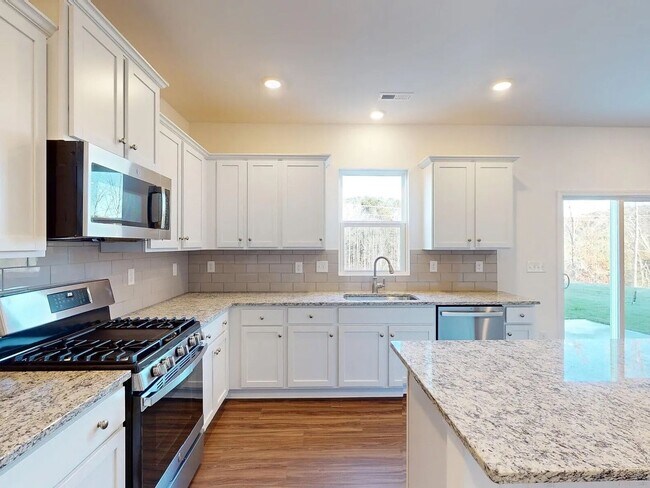Foto del edificio - FIRST MONTH IS ON US   CHARMING 4- BEDROOM HOME IN LAURELBROOK COMMUNITY