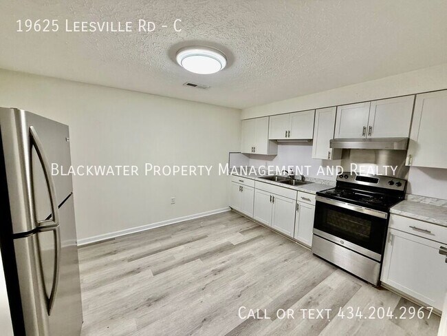 Foto del edificio - 19625 Leesville Rd