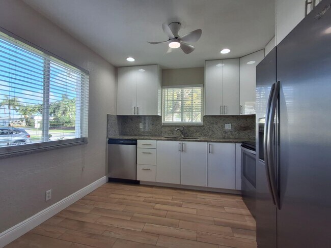 Foto del edificio - 4723 SW 14th St