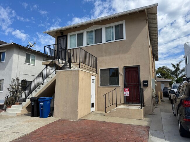 Building Photo - 714 Loma Dr