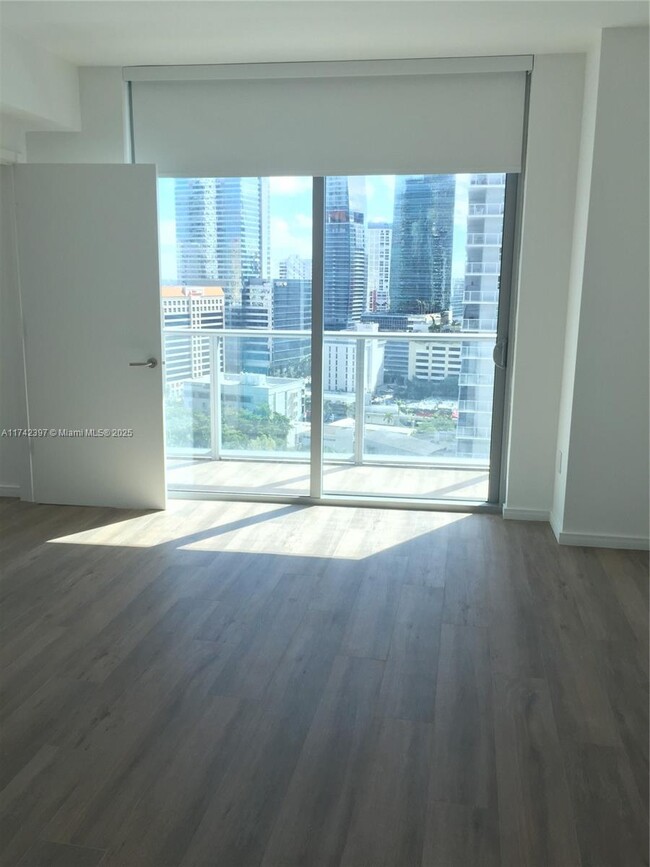 Building Photo - 1100S S Miami Ave