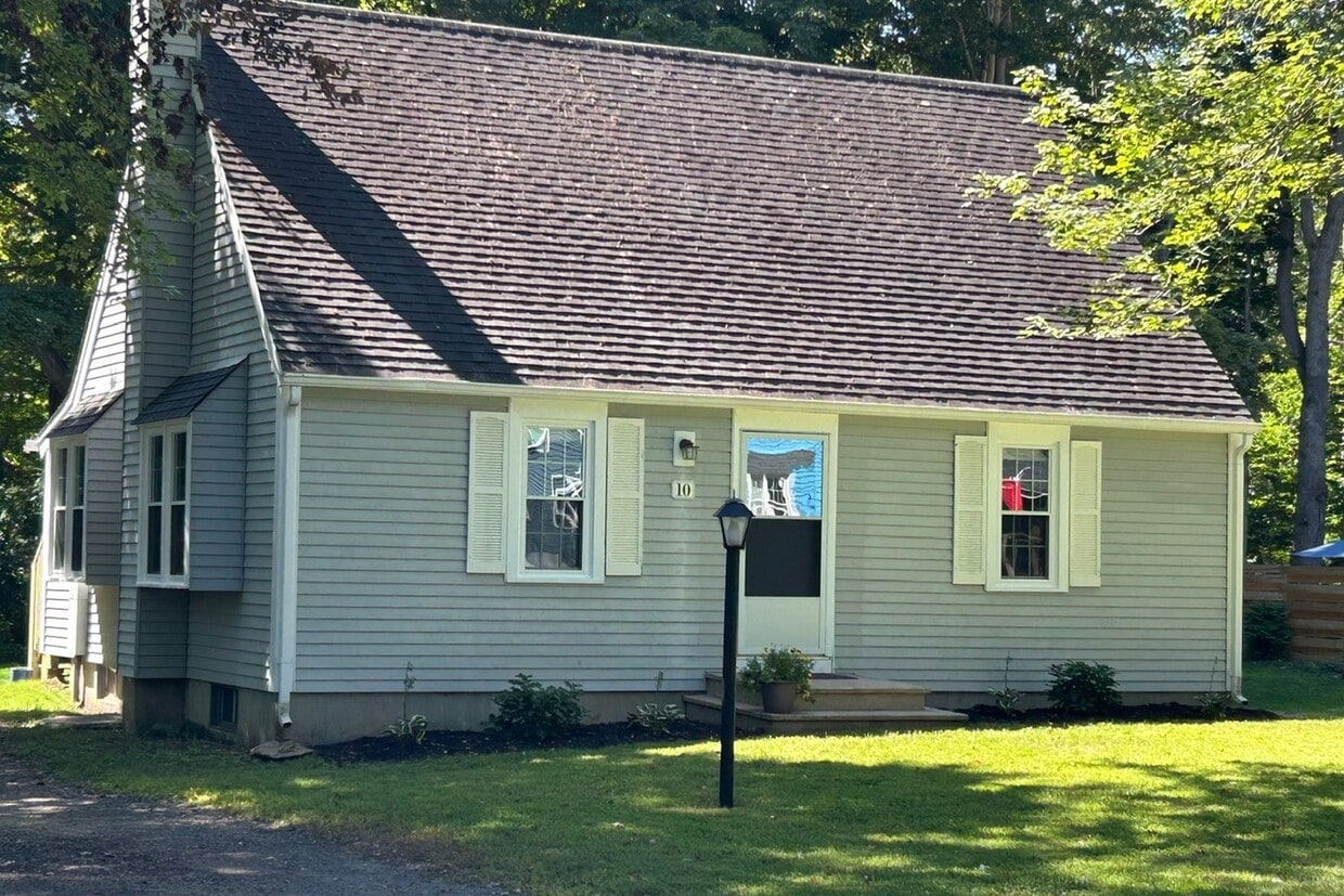 Photo - 10 Falls River Cir (Essex, CT)