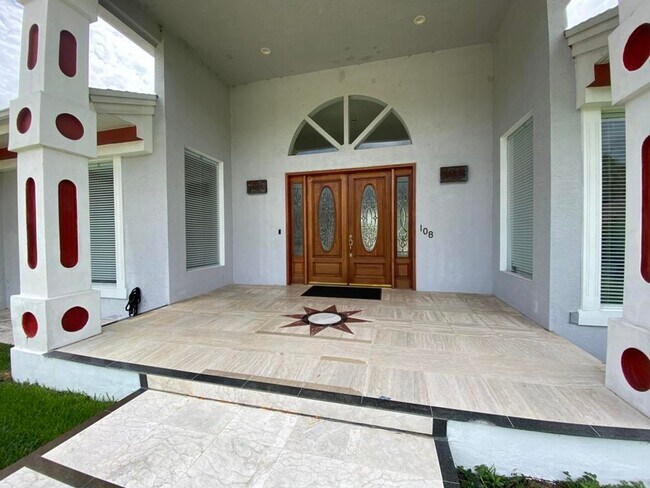 Foto del edificio - Spacious 3/2 with In-Law Suite