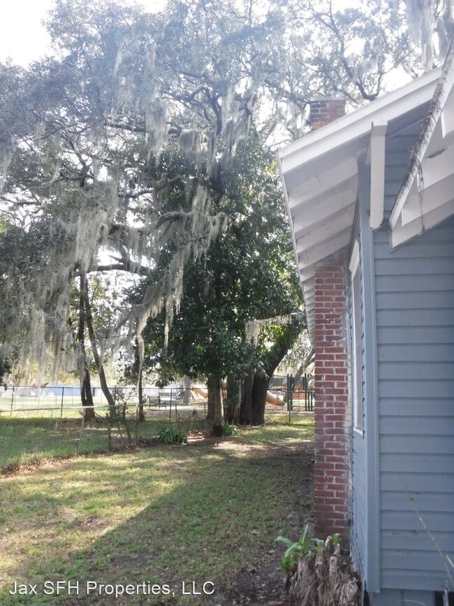 3 br, 1 bath House - 594 E 60th St photo'