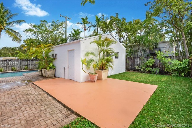 Building Photo - 4 br, 3 bath House - 820 NE 80th St