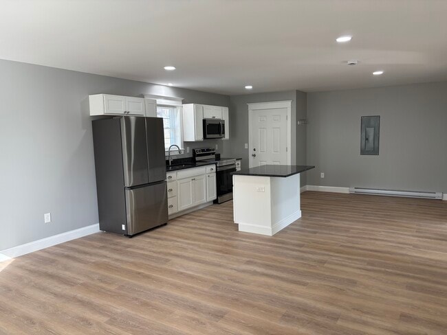 Building Photo - 1123 Main St