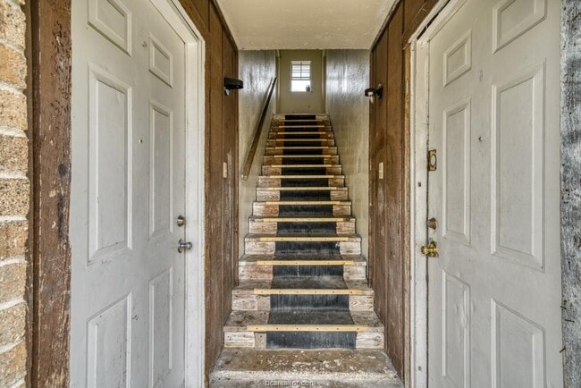 Building Photo - 2404 Jaguar Dr