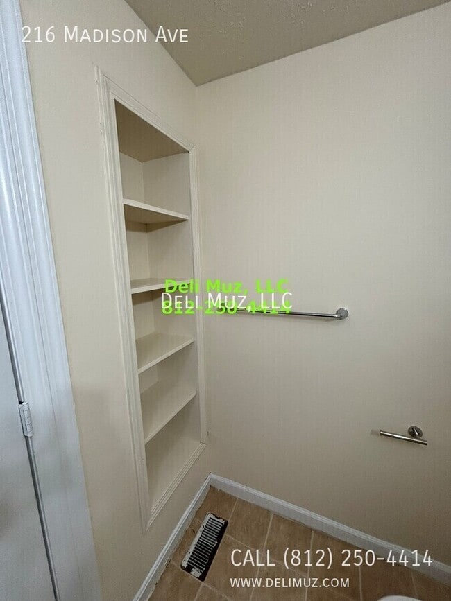 Foto del edificio - 216 Madison Ave