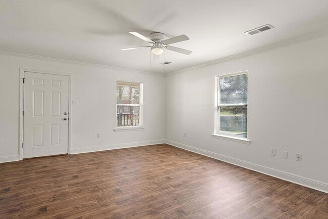 Building Photo - 407 W 33rd Ave