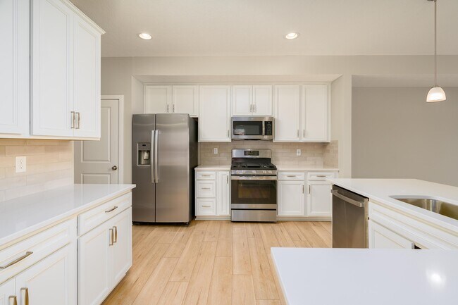 Foto del edificio - 6426 Hamilton Woods Blvd N