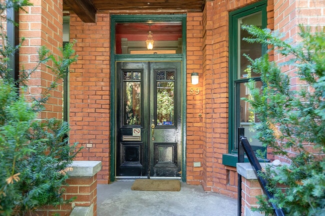 Building Photo - 89 Willcocks St