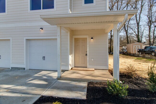 Building Photo - 384 Armstrong St