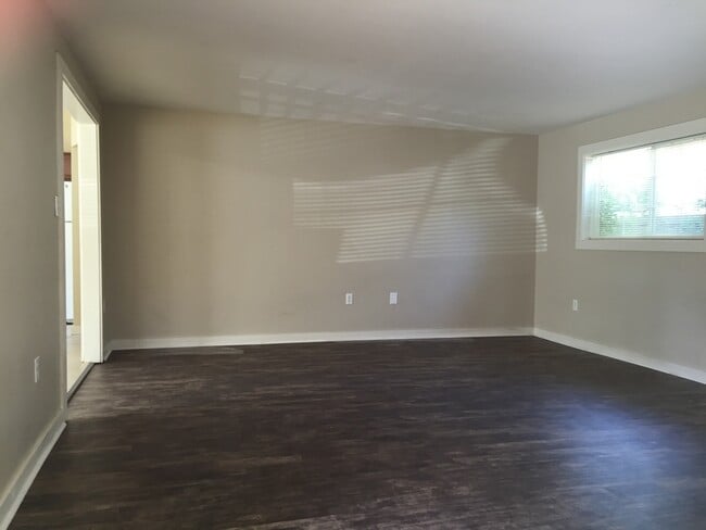 Building Photo - 1305 Chestnut St