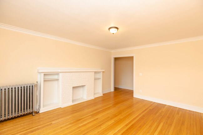 Building Photo - 7504 N Hoyne Ave