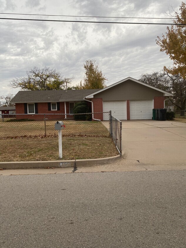 Primary Photo - 8509 S Shartel Ave
