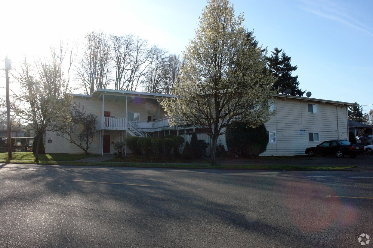 Foto del edificio - 6830 N Columbia Way