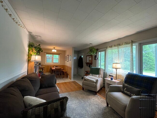Living Room - 62 Pine St
