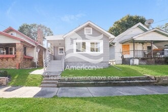 Building Photo - 608 E Thrush Ave