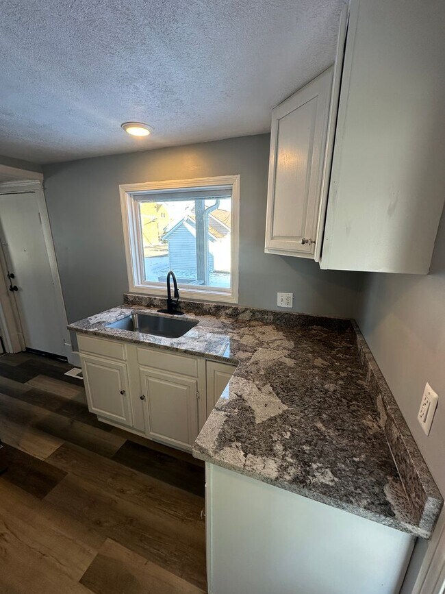 Foto del edificio - Lease-to-Purchase Fully Updated Home with Garage & Modern Finishes!