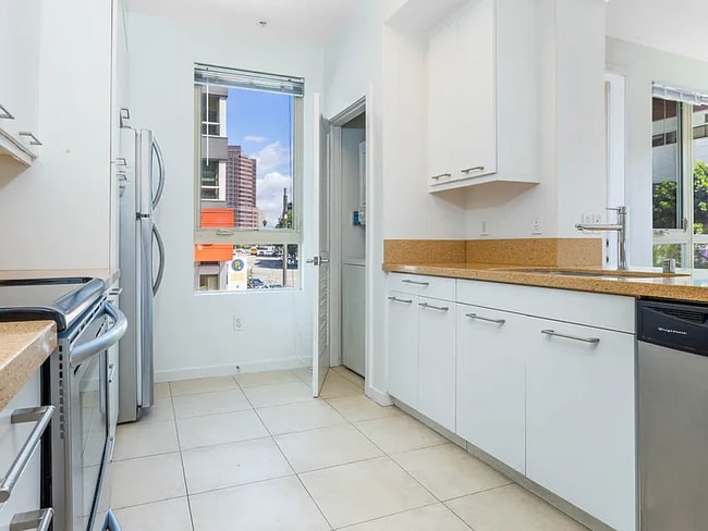 Building Photo - 235 San Pedro St