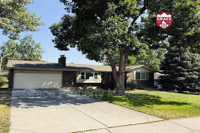 Photo - 1070 Iris St House