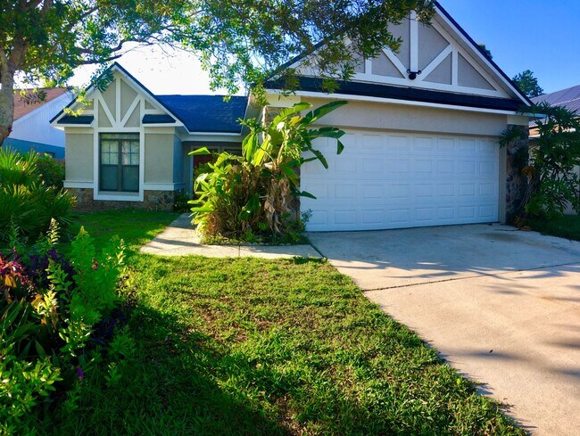 Building Photo - 3/2 Pool Home in Alafaya Woods - Renovated...