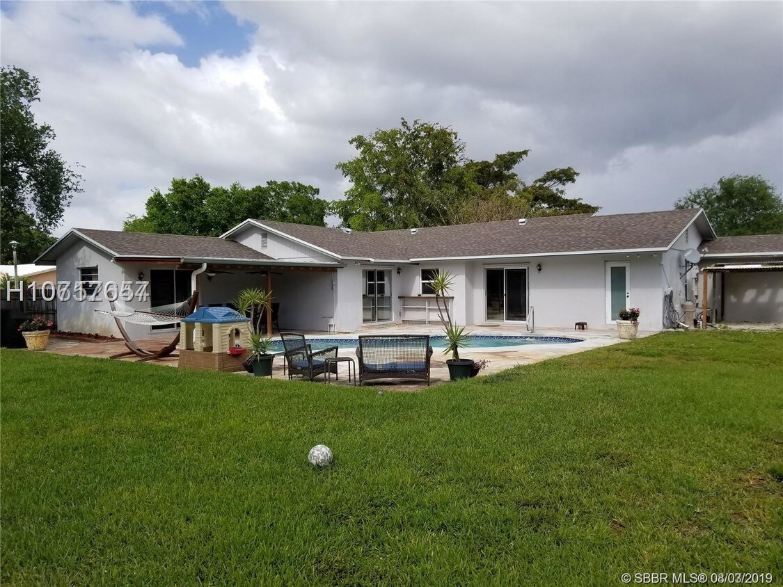 Foto principal - 1101 SW 70th Ave