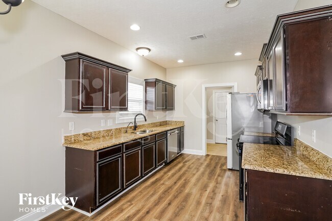 Foto del edificio - 848 Cherry Blossom Ln