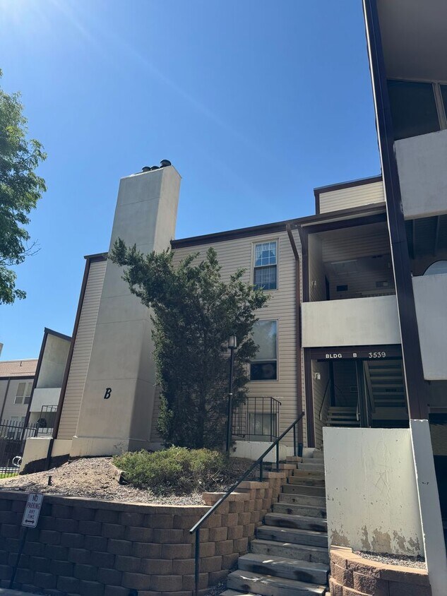 Primary Photo - Aurora condo for rent
