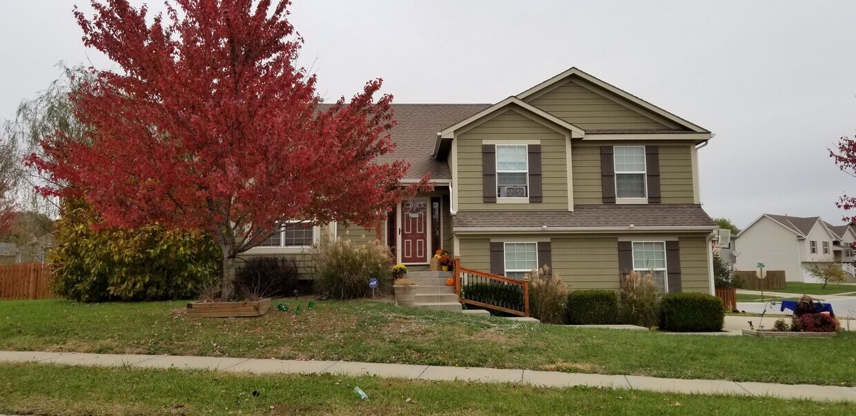 11902 White Oak St, Peculiar, MO 64078 House Rental in Peculiar, MO