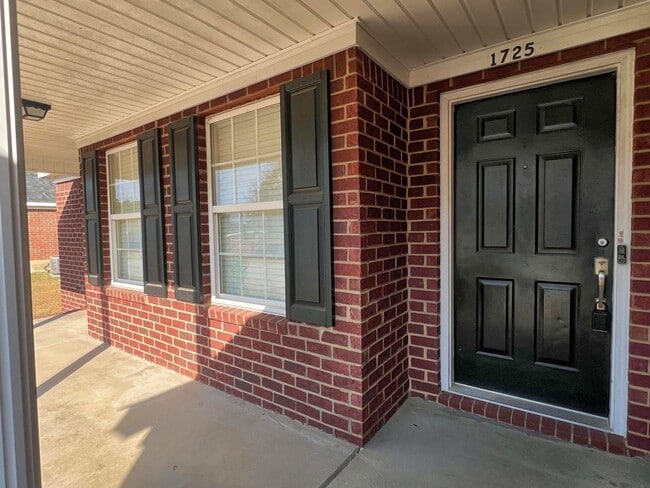 Building Photo - 1725 Tamarind Way