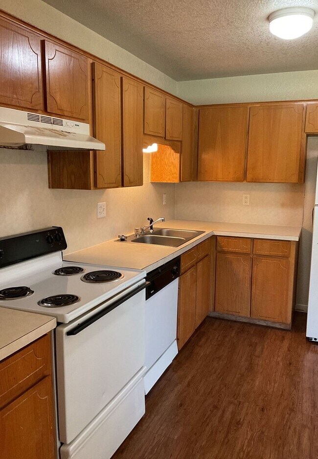 Building Photo - 1108 Circle M Drive A-D