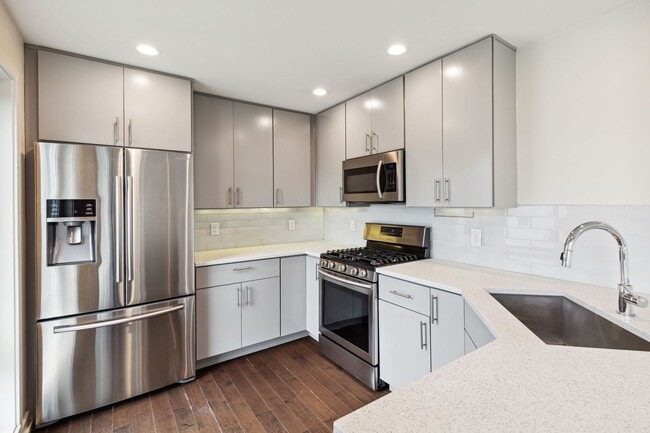 Building Photo - Luxury 2BD/2BA| Bella Vista Apartment