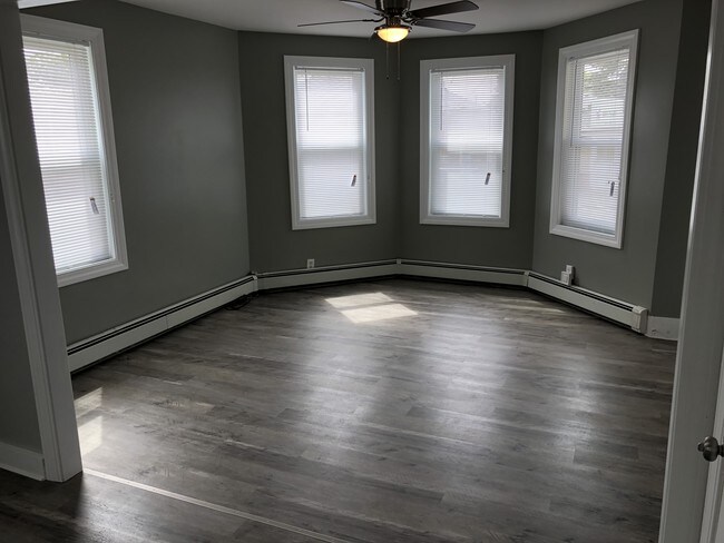 Foto del edificio - 2724 Pawtucket Ave