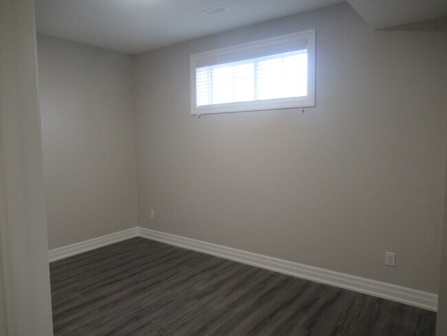 Photo du bâtiment - Beautiful Lower level apartment