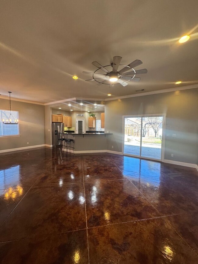 Building Photo - 4 BED 2 BATH WITH BONUS ROOM