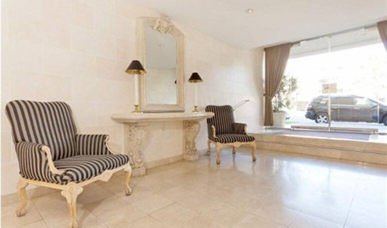Foto del edificio - 8700 Burton Way