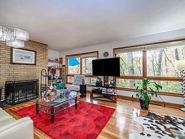 Building Photo - Marvelous 4 Bed 2.5 Bath House In Quarry H...