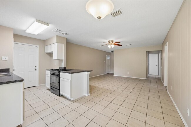 Building Photo - 15110 Buxley St