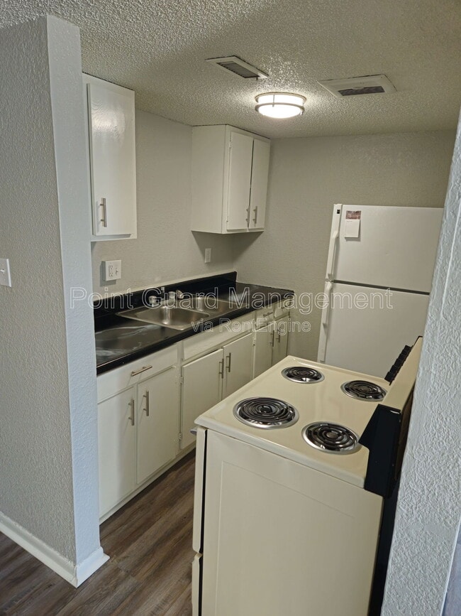 Building Photo - 1420 Cambridge Pl