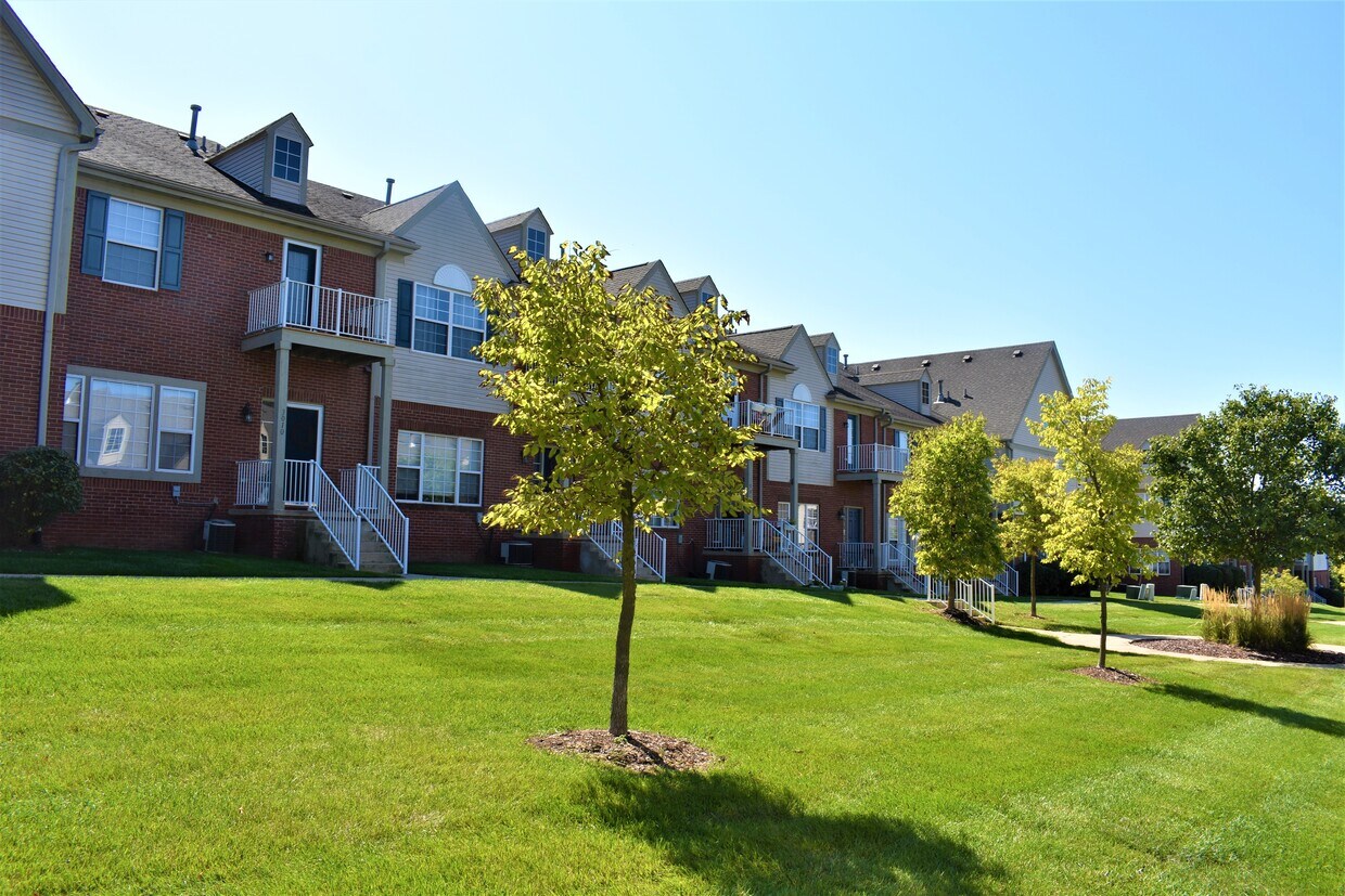 Hermosa fachada - Cloverly Village of Ann Arbor