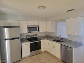 Building Photo - 3165 E Riverside Dr